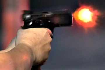 நால்வர் மீது துப்பாக்கிச் சூடு; இருவர் உயிரிழப்பு