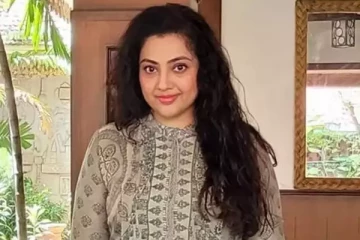 நடிகை மீனாவின் சிறு வயது புகைப்படத்தை பார்த்துள்ளீர்களா.. இதோ