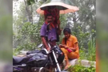 கொட்டும் மழையில் மகளுக்காக தந்தை செய்த காரியம்... தந்தையர் தினத்தில் வைரலாகும் புகைப்படம்