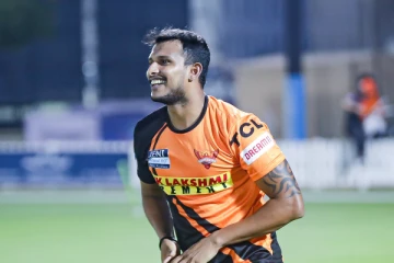 சோதனை மேல் சோதனை  போதுமடா சாமி .. நடராஜனுக்கு கொரோனா- அதிர்ச்சியில் ரசிகர்கள்