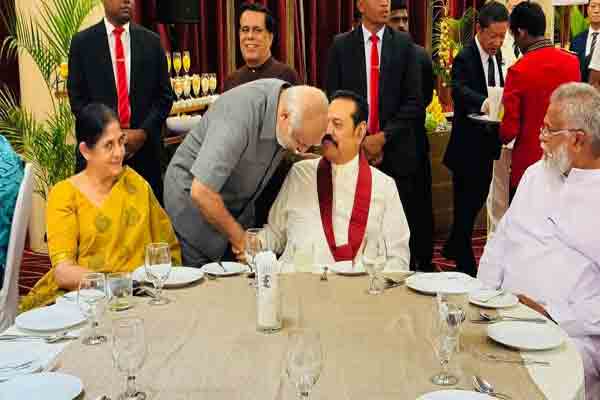 ரவூப் ஹக்கீம் கூறிய ரகசியம் என்ன? அப்பச்சிக்காக உணவு பொருட்களுடன் வந்த தேரர்கள்! | Secret Rauff Hakeem Told Mahinda Rajapaksa