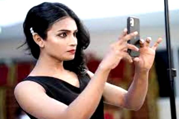 ட்ரெண்டிங் பாடலுக்கு தாவணி பாவாடையில் மாஸ் காட்சிய பிக்பாஸ் பிரபலம்! அதிர்ந்து போன இணையவாசிகள் | Shivin Bike Ride Viral Video