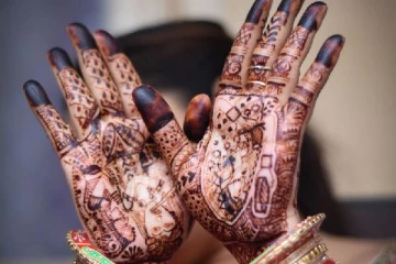 இந்திய கடவுளின் அவதாரம் என கூறி வந்த பெண்... பக்தர்களுக்கு அளித்த அருவருப்பான தண்டனை