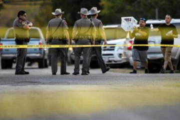 அமெரிக்காவில் பள்ளிக்கூடத்தில் பயங்கர துப்பாக்கி சூடு - மாணவர்கள் 4 பேர் படுகாயம் - அதிர்ச்சி சம்பவம்