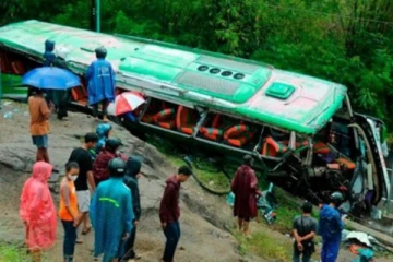 ஈஸ்டர் கூட்டத்திற்கு சென்ற பேருந்து விபத்து: 35 பேர் மரணம்