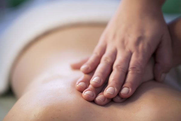 மசாஜ் நிலையம் சென்ற வெளிநாட்டு யுவதிக்கு நேர்ந்த கதி | Foreign Girl Went To A Massage Parlor