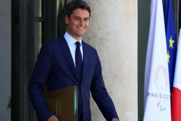 பிரான்ஸ் பிரதமர் ராஜினாமா: மேக்ரான் விடுத்துள்ள கோரிக்கை