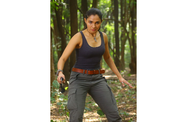 ஆக்ஷன் அவதாரம் எடுத்துள்ள ஆண்ட்ரியா! கிளாமருக்கு குட் பை.. | Andrea Is Wildlife Photographer In Kaa