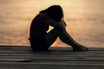 கடற்கரைக்கு காதலனுடன் வந்த கல்லூரி மாணவி ; பாலியல் வன்கொடுமை செய்த 10 பேர்