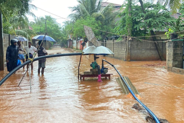 சீரற்ற காலநிலையால் கிழக்கில் 10 பேர் உயிரிழப்பு | 10 People Killed In East Due To Inclement Weather சீரற்ற காலநிலையால் கிழக்கில் 10 பேர் உயிரிழப்பு | 10 People Killed In East Due To Inclement Weather