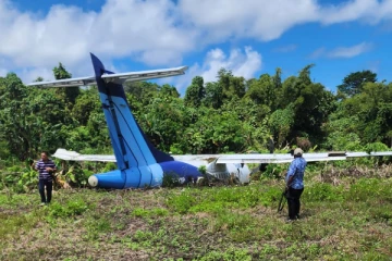 இந்தோனேசியாவில் ஓடுபாதையில் இருந்து சறுக்கிய விமானம்., பலர் படுகாயம்