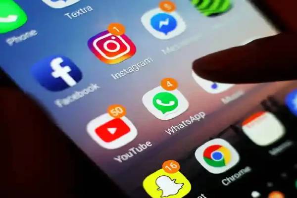 15 வயதுக்குட்பட்ட சிறார்கள் சமூக ஊடகங்களை பயன்படுத்த தடை! எந்த நாட்டில் தெரியுமா? | Denmark Social Media Ban For Under 15 Children 15 வயதுக்குட்பட்ட சிறார்கள் சமூக ஊடகங்களை பயன்படுத்த தடை! எந்த நாட்டில் தெரியுமா? | Denmark Social Media Ban For Under 15 Children