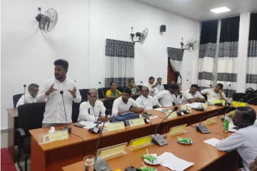 செங்கலடி எரிபொருள் நிலையத்தில் எரிபொருள் பதுக்கல்! பிரதேச சபையில் குற்றச்சாட்டு