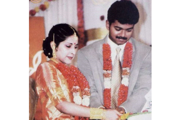 தளபதி விஜய் பிறந்தநாள் ஸ்பெஷல்  - டுவிட்டரில் தெறிக்க விட்ட ரசிகர்கள் | Cinema