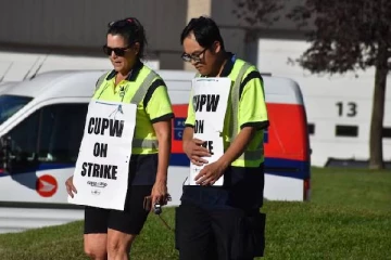 நாடு முழுவதும் வேலைநிறுத்தத்தைத் துவங்கியுள்ள கனடா தபால் துறை பணியாளர்கள்