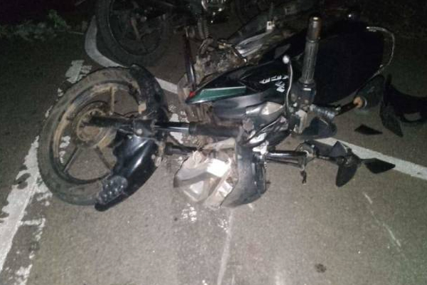 திருகோணமலையில் விபத்தில் சிக்கிய இளைஞனுக்கு நேர்ந்த பரிதாப நிலை! | Trincomalee Lorry Bike Accident Youth Legs Cutting