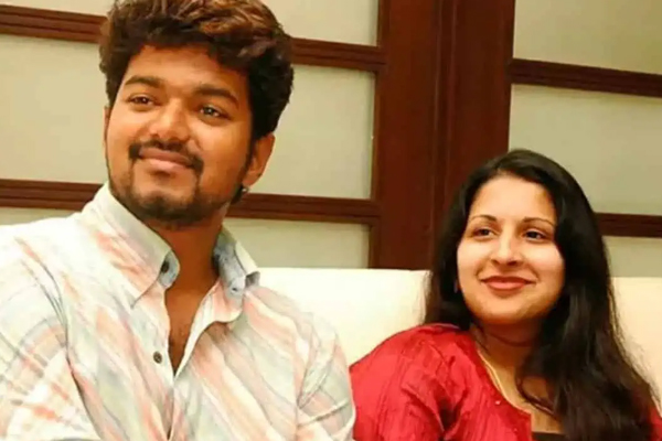 மனைவிக்கு விஜய் கொடுத்த சர்ப்ரைஸான பரிசு... அப்படியென்ன கொடுத்தார்னு தெரியுமா? | Vijay Surprise Gift To Wife Sangeetha Viral Video