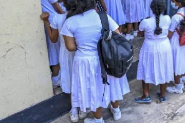 யாழில் பிரபல பாடசாலையில் மாணவிகள் மீது ஆசிரியர் அங்கசேட்டை; கண்டுகொள்ளாத நிர்வாகம்