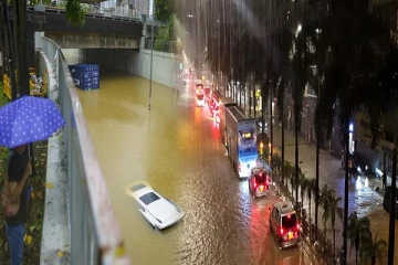 ஹாங்காங்கில் 140 ஆண்டுகளில் இல்லாத கனமழை: இருவர் உயிரிழப்பு