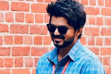 தளபதி விஜய் தனது நண்பர்களுடன் உள்ள அன்ஸீன் புகைப்படம், எப்படி உள்ளார் பாருங்க