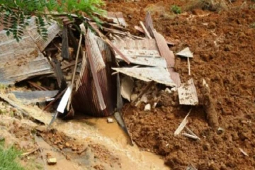 பலாங்கொடையில் மண்சரிவு! ஒரே குடும்பத்தைச் சேர்ந்த நால்வர் மாயம்