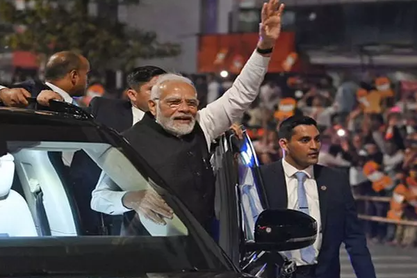 மோடியின் மும்பை பேரணியில் இராணுவ வீரர் போல் நுழைந்த நபரால் பரபரப்பு! | A Person Entered India Pm Modi Rally Like Soldier