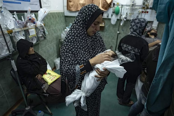 இஸ்ரேலில் பிறந்து 17 நாட்களில் பலியான குழந்தை | 17 Day Old Baby Dies In Israel