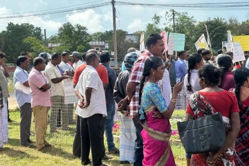 கிளிநொச்சியில் தமிழரசு கட்சி உறுப்பினர்கள் போராட்டம்: ஊழல் மறைப்பு குற்றச்சாட்டு தீவிரம்