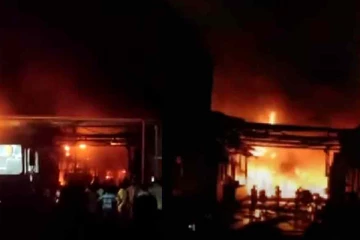 பங்களாதேஷில் உள்ள ஒட்சிசன் ஆலையில் தீப்பரவல்; அறுவர் பலி