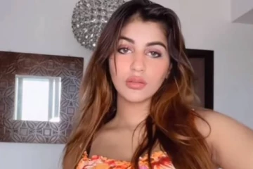 எதுவும் இல்லாமல் முதலில் பார்த்தது யார்! நடிகையிடம் கேவளமாக மெசேஜ் செய்த நபர்..