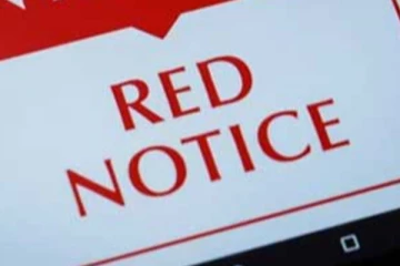 வெளிநாடுகளில் இருந்து கொண்டு இலங்கையில் போதைப்பொருள் வர்த்தகம்! 12 பேருக்குச் சிவப்பு பிடியாணை