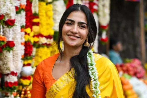 39 வயது நடிகருடன் இணைந்த தென்னிந்திய சினிமாவின் சென்சேஷனல் நடிகை ருக்மிணி வசந்த்.. கைவசம் இத்தனை படங்களா | Rukmini Vasanth Acting With Yash In Toxic Movie
