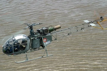 வானில் பறந்த ராணுவ ஹெலிகாப்டர் Cheetah விபத்து - பைலட்டுகளை தேடும் பணி தீவிரம்