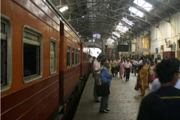 අද මධ්‍යම රාත්‍රියේ සිට සියලුම දුම්රිය ධාවනය නවතියි?