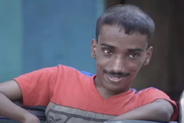 22 வருடங்களாக சக்கர நாற்காலியில் வாழும் இளைஞன்!(Video)