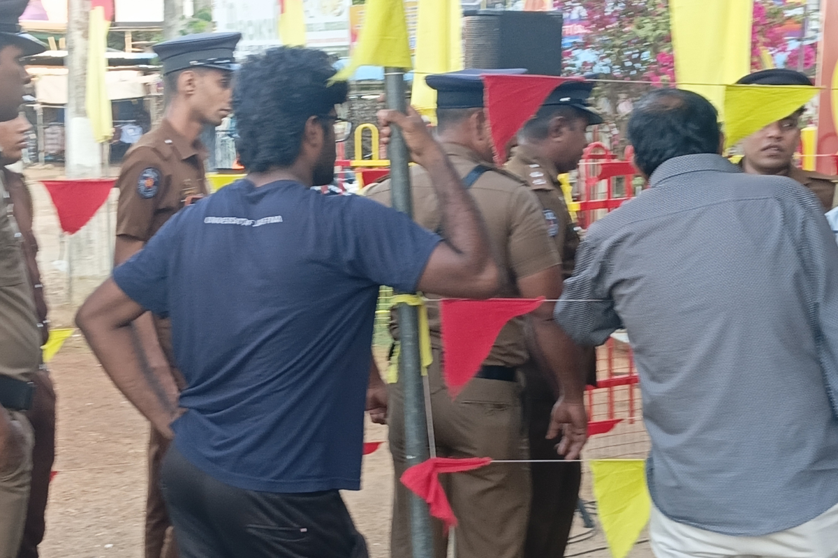 தியாக தீபம் திலீபனின் நினைவிடத்தில் அத்துமீறி நுழைந்து ஒலிபெருக்கி சாதனங்களை பிடுங்கி சென்ற பொலிஸார் | Police Seized Loudspeaker Equipment Thyaga Deepam