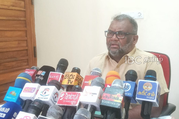 மாகாண அதிகாரங்களைப் பரவாலக்கவே நிபுணர் குழு என்பது இந்தியா உட்பட சர்வதேசத்தையும் ஏமாற்றும் தந்திரமே | Govindan Karunakaram Condemned Ranil மாகாண அதிகாரங்களைப் பரவாலக்கவே நிபுணர் குழு என்பது இந்தியா உட்பட சர்வதேசத்தையும் ஏமாற்றும் தந்திரமே | Govindan Karunakaram Condemned Ranil