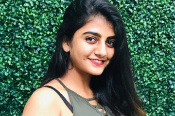 முழு மேக்கப் போட்டுகொண்டு, பிங்க் நிற உடையில் பிக் பாஸ் கேபிரியலா.. புகைப்படம் இதோ
