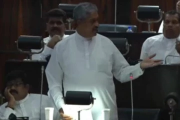 கோட்டா மாத்திரம் அல்ல. கோட்டாவை அழைத்து வந்தவர்களும் வீடுகளுக்கு செல்லவேண்டும் -சரத் பொன்சேகா!(Video)