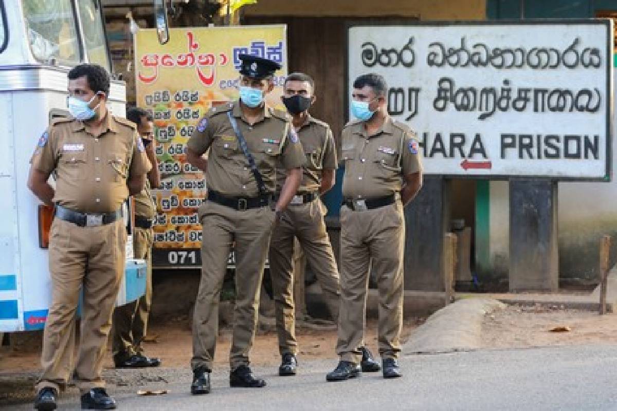மஹர சிறைக்குள் அமைதியின்மை : மேலதிக படையினர் விரைவு | Unrest Reported At Mahara Prison மஹர சிறைக்குள் அமைதியின்மை : மேலதிக படையினர் விரைவு | Unrest Reported At Mahara Prison