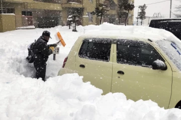 ஜப்பானில் கடும் பனிப்புயல் ; 12 பேர் உயிரிழப்பு