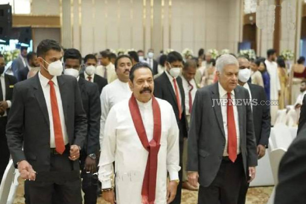 மீண்டும் சூடுபிடிக்கும் கொழும்பு அரசியல் களம்... திடீரென சந்தித்த ரணில் - மஹிந்த! | Mahinda Met Ranil Colombo Politics Budget