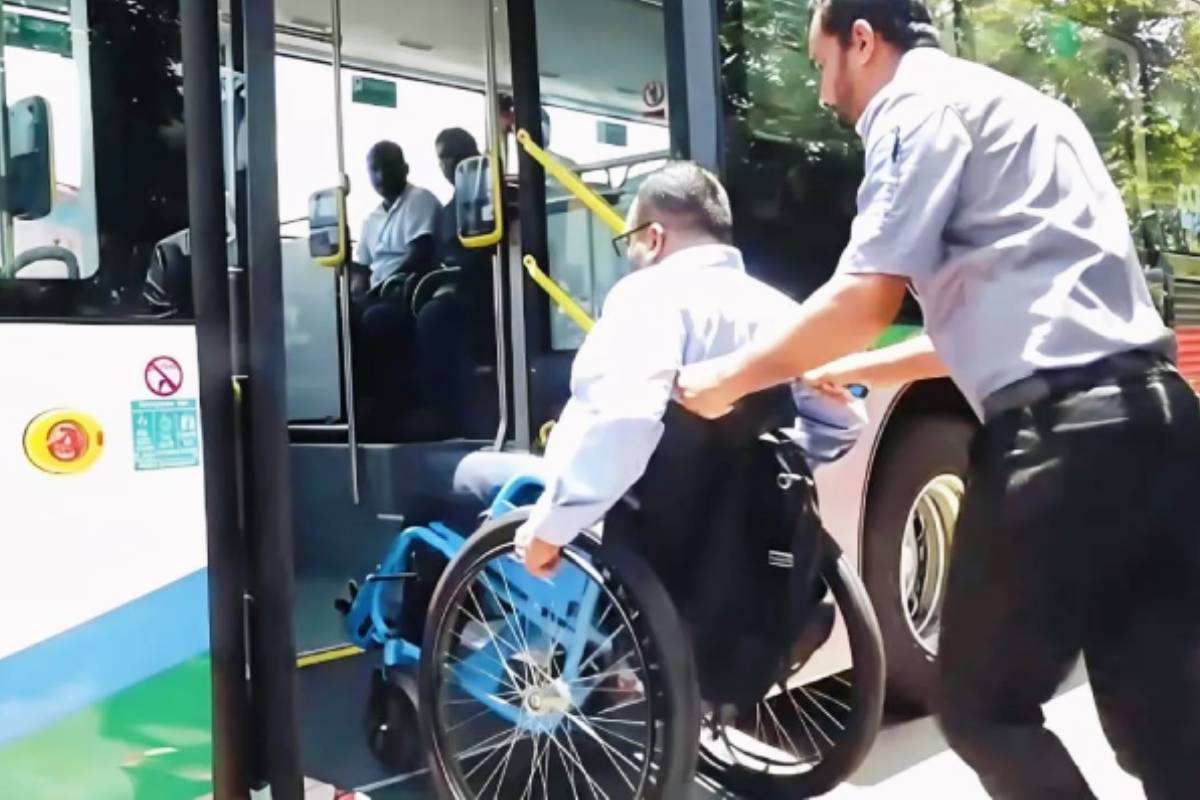 இலங்கையில் விசேட தேவையுடையவர்களுக்கான தாழ்தளப் பேருந்து சேவை ஆரம்பம் | Special Bus Service For The Disabled Begins