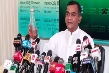 இலங்கையில் தொடர் மின்வெட்டு! குப்பி விளக்குடன் செய்தியாளர்களை சந்தித்த நாடாளுமன்ற உறுப்பினர்