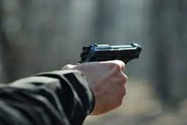 உத்தரவை மீறிப் பயணித்த கார் ; சுட்டுபிடித்த பொலிஸார் | Car Defied Order Police Opened Fire And Caught It