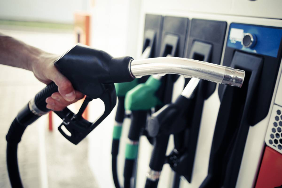 இரண்டு ஆண்டுகளில் முதல் முறையாக... பிரித்தானியாவில் 150 பென்ஸ் கடந்த பெட்ரோல் விலை | Petrol Price Tops 150P