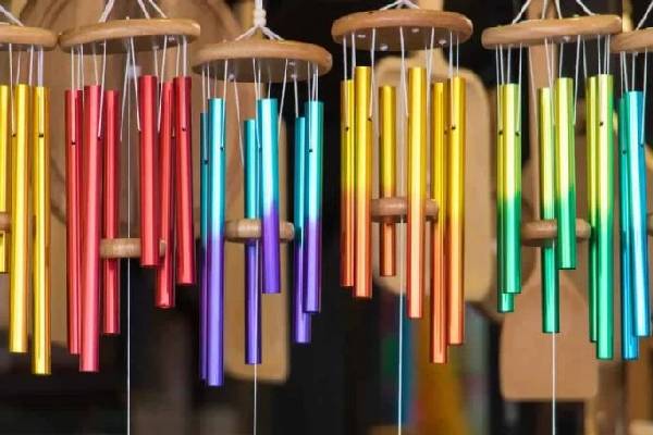 vastu tips: காற்று மணியை வீட்டில் எங்கே மாட்டினால் அதிர்ஷ்டம்? | Hanging Bells In Your House For Luck Vastu Tips
