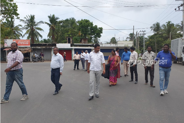 பட்டிருப்பு பாலத்தின் நிலை தொடர்பில் உயர்மட்ட குழு நேரில் ஆய்வு (Photos) | Team Visited Examined Condition Pattiripu Bridge