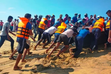 சாய்ந்தமருது கடலில் சடலமாக மீட்கப்பட்ட ஆசிரியர்! பொலிஸார் தீவிர விசாரணை (PHOTOS)