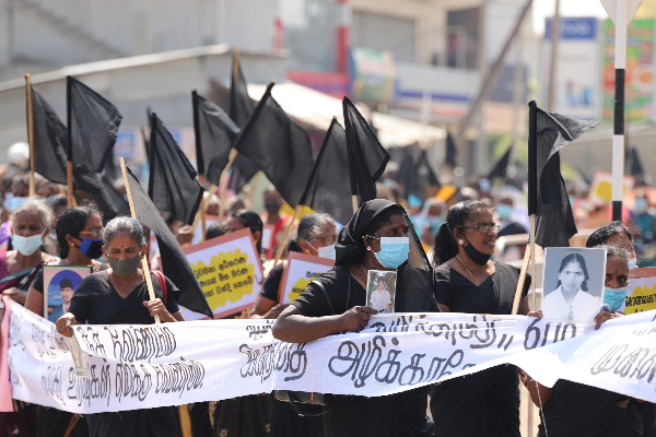சர்வதேச மகளிர் தினத்தை புறக்கணித்து வலிந்து காணாமல் ஆக்கப்பட்டோரின் உறவுகள் போராட்டம் (VIDEO) | Ignoring International Women S Day Struggle Waged